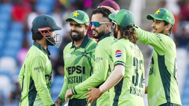 পাকিস্তানের এশিয়া কাপ দলে নেই বাবর-রিজওয়ান